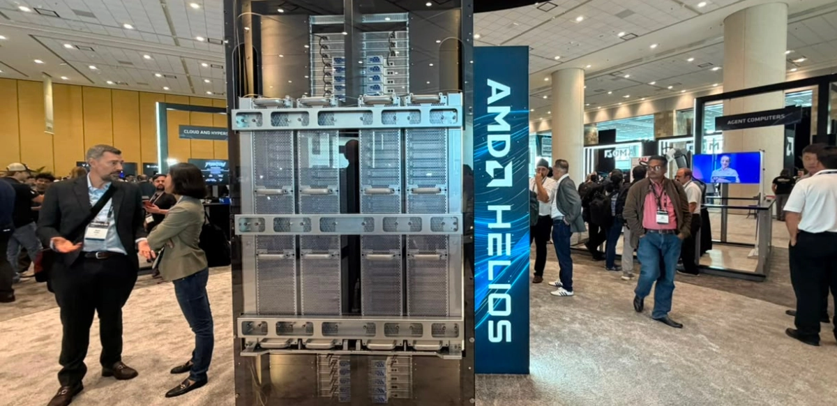 La plataforma AMD Helios integra GPUs Instinct, procesadores EPYC y redes Pensando para soportar cargas de trabajo de inteligencia artificial de alta densidad.