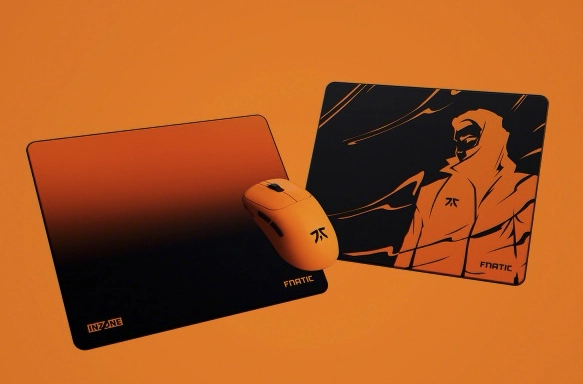 Sony lanza periféricos INZONE edición Fnatic, con diseño en naranja icónico y enfoque competitivo.
