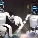 Surgie, un robot humanoide basado en el modelo Unitree G1, fue adaptado para realizar intervenciones quirúrgicas y marca un nuevo paradigma en la telemedicina