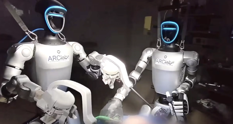 Surgie, un robot humanoide basado en el modelo Unitree G1, fue adaptado para realizar intervenciones quirúrgicas y marca un nuevo paradigma en la telemedicina