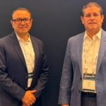 Hiram Monroy, gerente de Ventas Senior del Segmento Comercial para Latinoamérica de habla hispana, y José Morales, director de System Channel de SMB de AMD, durante AMD Advancing AI 2026, realizado en San Francisco.