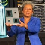 Lisa Su junto al rack AMD Helios, la nueva plataforma de IA a gran escala.