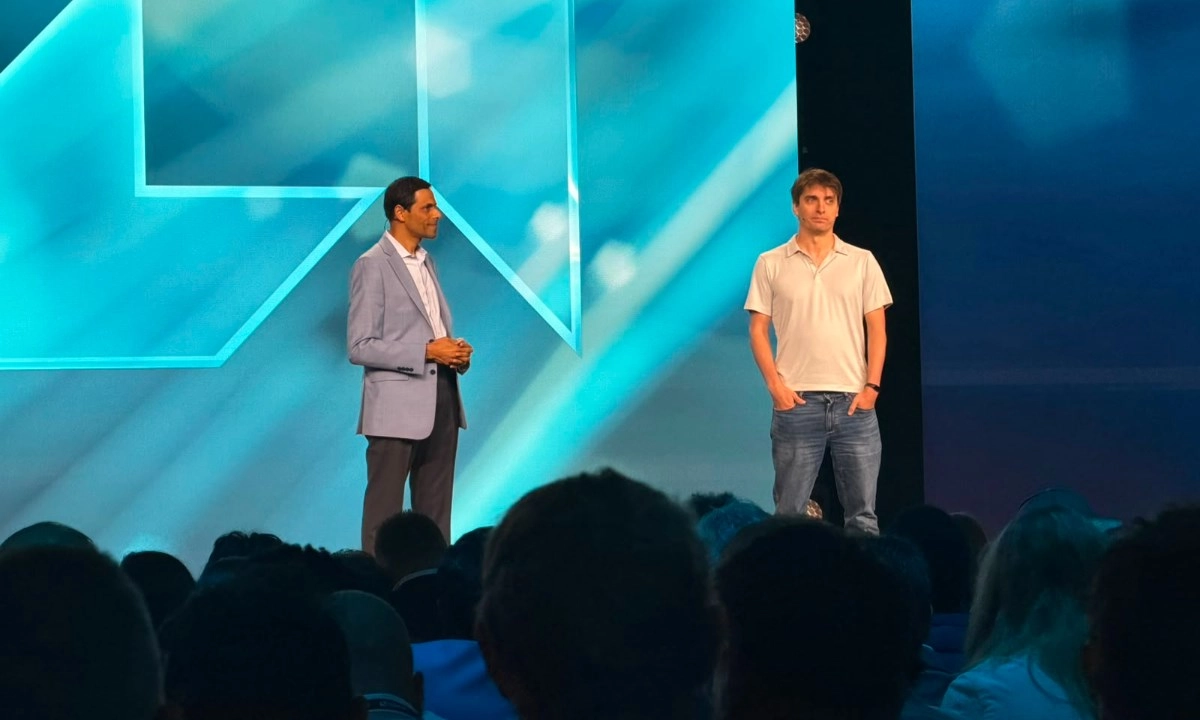 Vamsi Boppana compartió escenario con Philippe Tillet, creador original de Triton y actual ingeniero de OpenAI, para abordar la evolución del software de IA y las capacidades de la plataforma ROCm.ai.