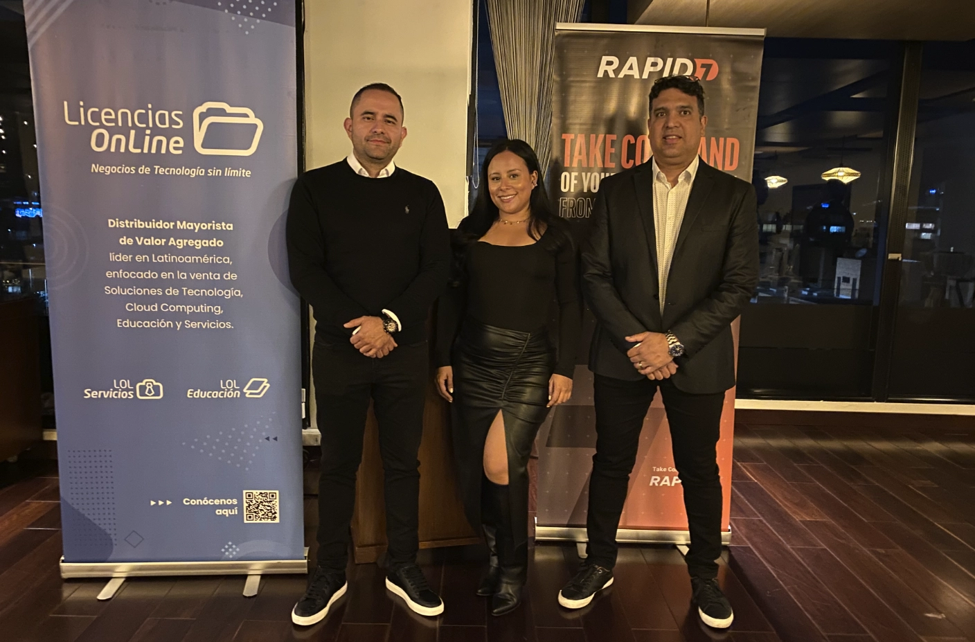 Izq. a Der.: Fabio Portela, Country Manager de Licencias OnLine, Paula Rojas, nueva gerente de Rapid7 y Cassio De Alcántara, Director de Ventas para Latinoamérica de Rapid7