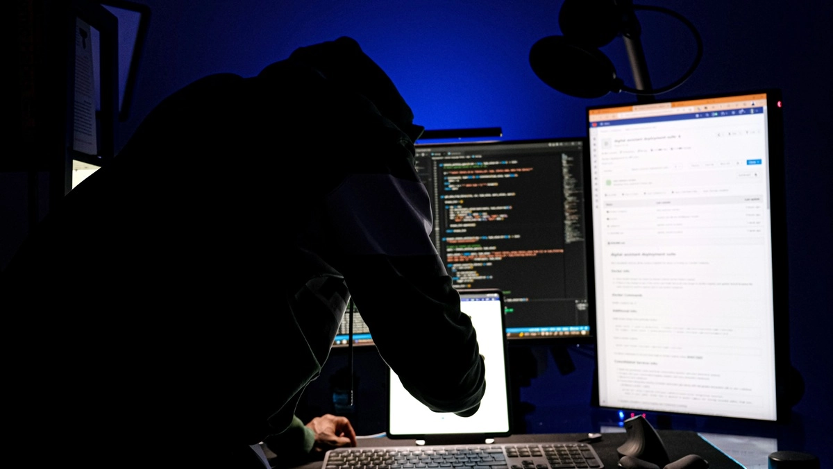 La correlación automatizada de miles de eventos ayuda a los equipos de seguridad a identificar patrones sospechosos y reducir el tiempo de respuesta.