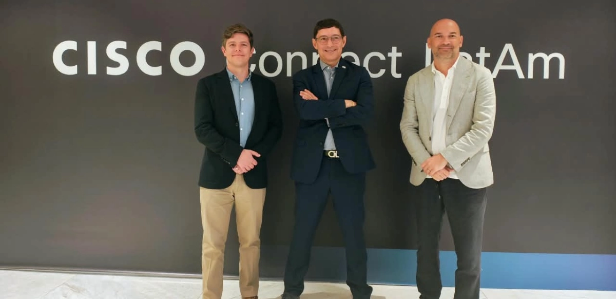 Ramón Viñals, director de Ingeniería para América Latina; Laércio Albuquerque, vicepresidente de Cisco para Latinoamérica; y Gonzalo Valverde, Managing Director de la región MCR, durante Cisco Connect Latam 2026.