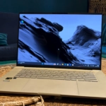 Zenbook A16 incorpora una pantalla OLED 3K (2880 x 1800) con tasa de refresco de 120 Hz