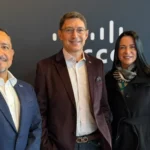 Laercio Albuquerque, presidente de Cisco Latinoamérica; Gustavo Velázquez, líder de ingeniería de soluciones de la organización de partners de Latinoamérica; y Alba San Martín, directora de la organización de partners de Latinoamérica.