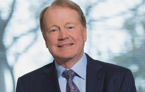 John Chambers deja el puesto de CEO de Cisco