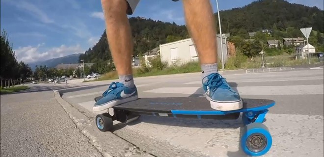 Un skateboard eléctrico con autonomía de 30 km Un skateboard eléctrico con autonomía de 30 km
